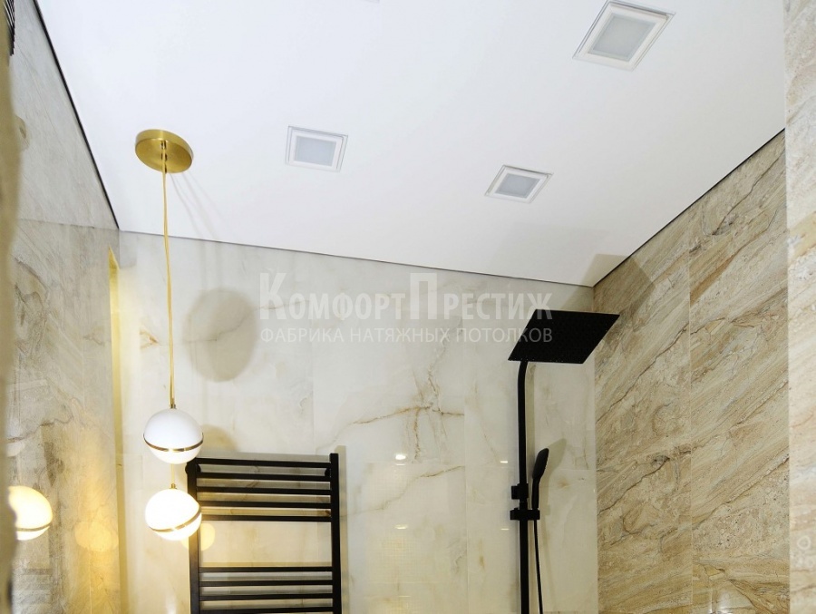 Натяжной потолок в ванной — 85 фото идей как создать современный интерьер!